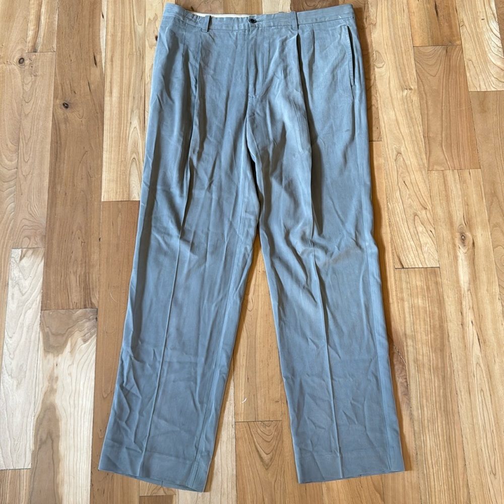 Men’s gray Tommy Bahama pants 38x34, so soft